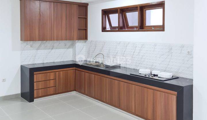 Rumah di Petukangan 3 lantai Baru SHM private pool 6