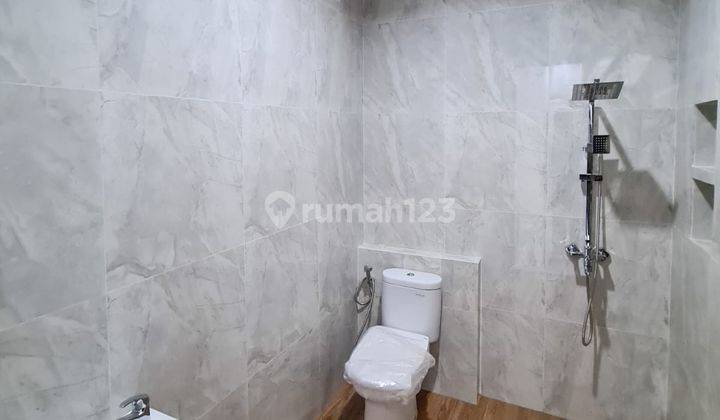 Rumah di Petukangan 3 lantai Baru SHM private pool 10