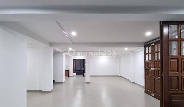 Rumah di Petukangan 3 lantai Baru SHM private pool 11