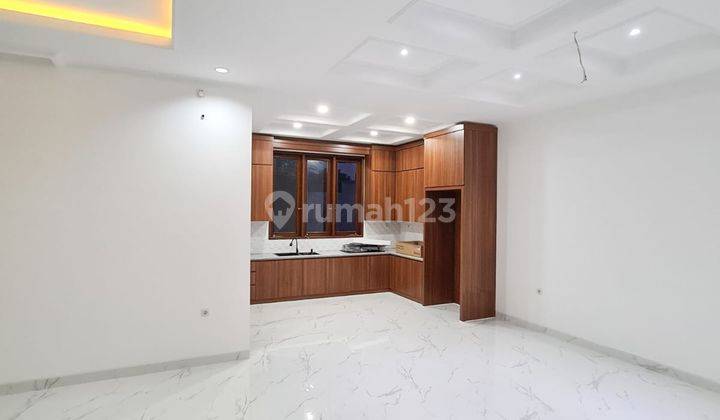 Rumah di Petukangan 3 lantai Baru SHM private pool 13