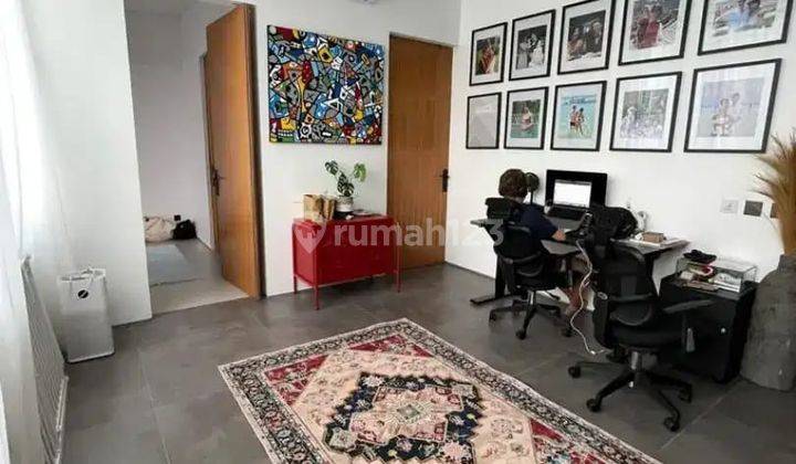 Rumah modern 3 Lantai di Bintaro sektor 2 SHM