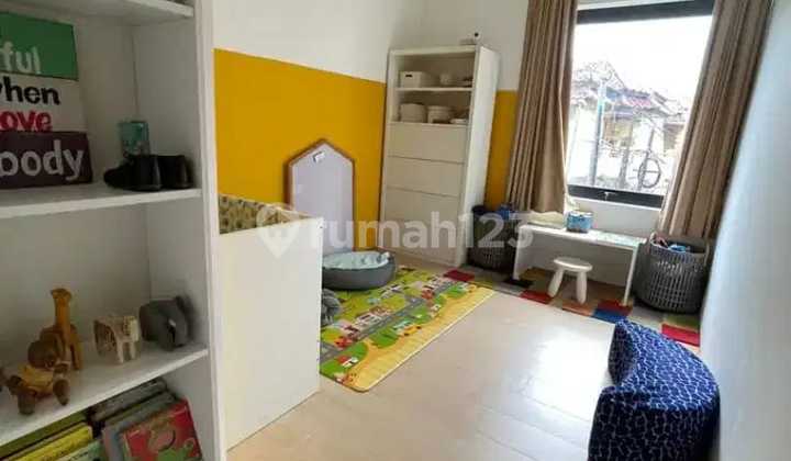 Rumah modern 3 Lantai di Bintaro sektor 2 SHM