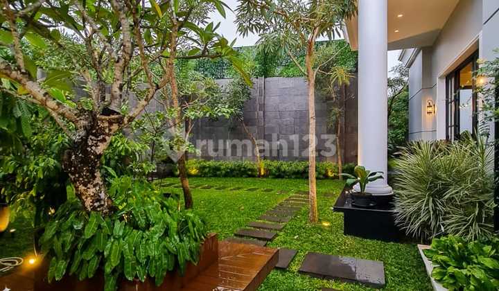 Rumah mewah  2 Lantai 2 bangunan di Cilandak SHM Private Lift 15