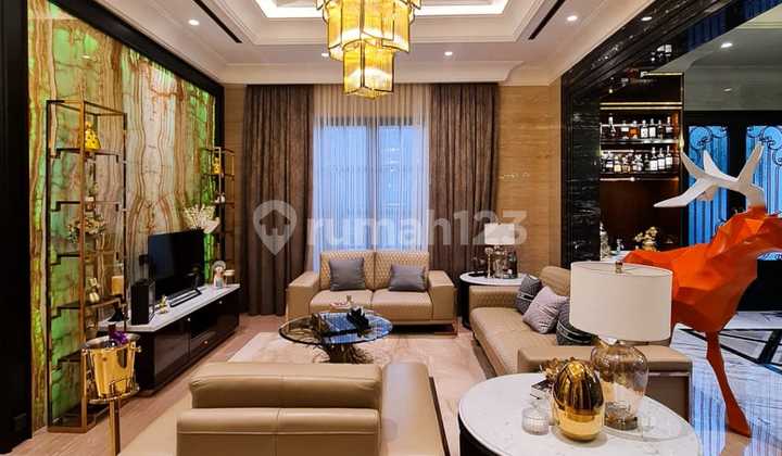 Rumah mewah  2 Lantai 2 bangunan di Cilandak SHM Private Lift 17