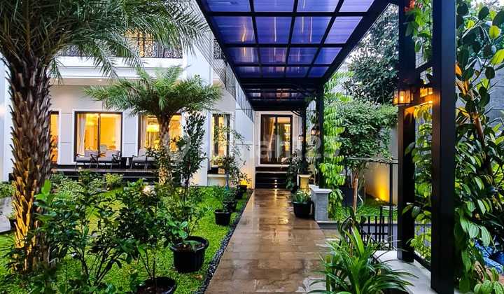 Rumah mewah  2 Lantai 2 bangunan di Cilandak SHM Private Lift 28
