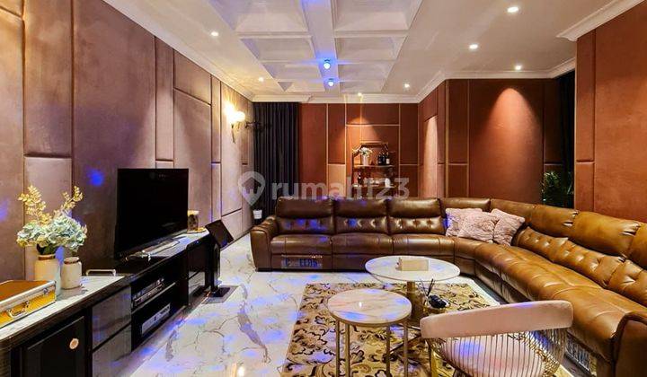 Rumah mewah  2 Lantai 2 bangunan di Cilandak SHM Private Lift 39