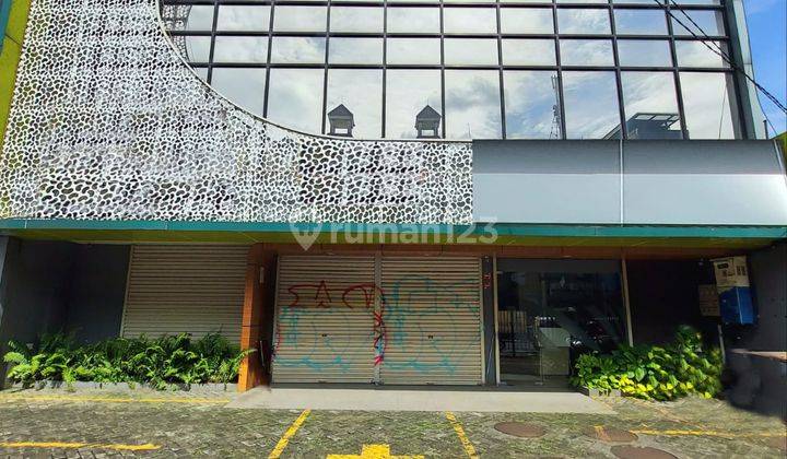 Gedung Ruang Usaha di Radio dalam SHM 1