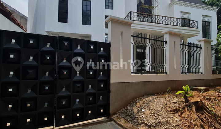 Di  Rumah Bangunan Baru Di Pondok Indah Jakarta Selatan