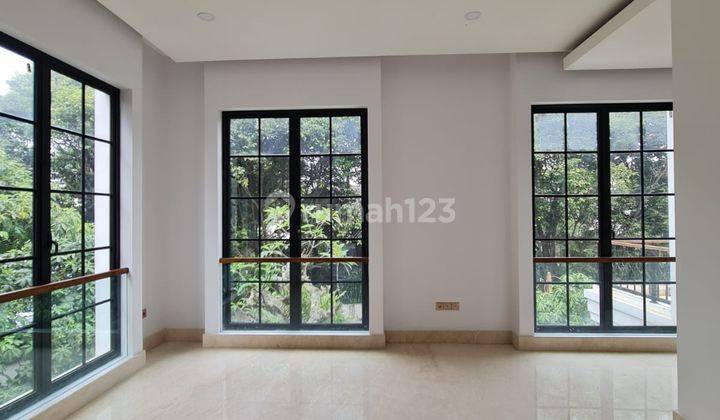 Di  Rumah Bangunan Baru Di Pondok Indah Jakarta Selatan