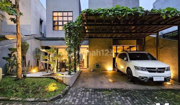 DIJUAL RUMAH ESTETIK DI CLUSTER PREMIUM- JAKARTA SELATAN:  VETERAN- JAKSEL  Ozone Residence , karya arsitek Andra Martin, 10 menit dari Pondok Indah. 5 menit dari pintu tol tanah kusir. Dekat sekolah2x international, pondok indah mall & mall Gancit, super 1