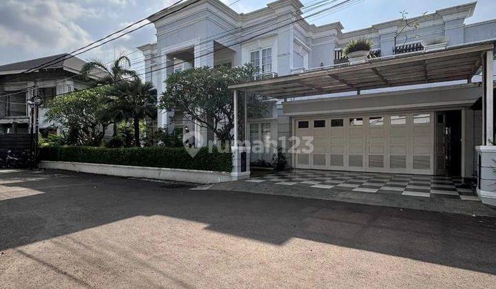 [FOR SALE]: RUMAH LUXURY MODERN CLASSIC DI KEMANG VERY PRIVATE CLUSTER ——————————— KONDISI RUMAH: • Dalam Komplek • Bangunan Secondary • SEMI FURNISHED ——————————— FASILITAS RUMAH: • Halaman luas • Security Post • Swimming Pool  • Fish Pond • Internet and 2