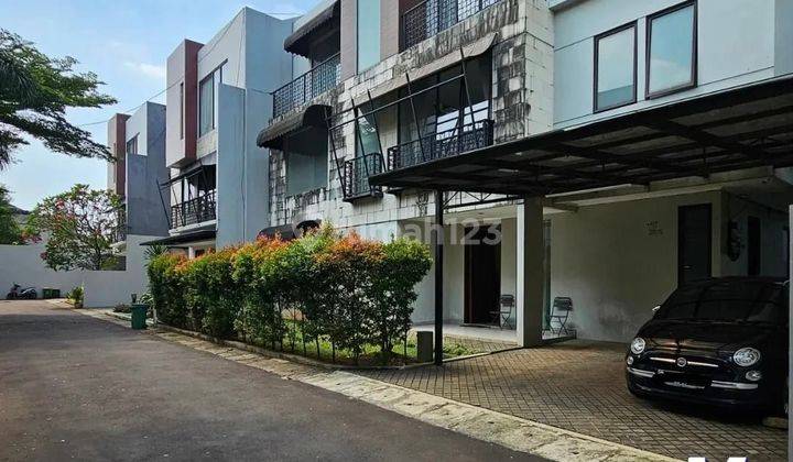 Rumah Kokoh 3 Lantai Sangat Terawat Dalam Town House di Kebagusan Jakarta Selatan   Full Furnished  Hadap Barat 1