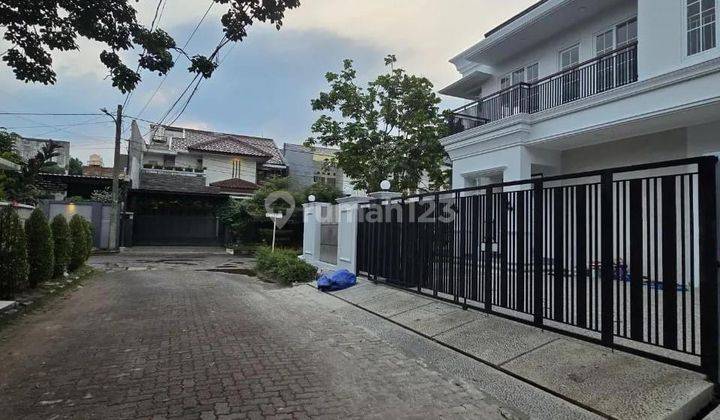 For sale Lebak Bulus  modern minimalis house Dalam kompleks One progres  Lokasi strategis Lingkungan tenang& nyaman Keamanan 24 jam Jalan lebar 2