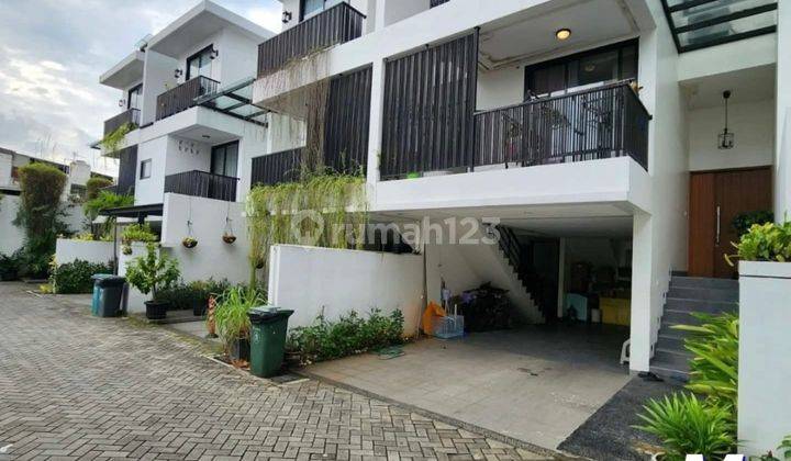 Rumah Modern 2.5 Lantai Kebayoran Lama Dekat Gandaria 1