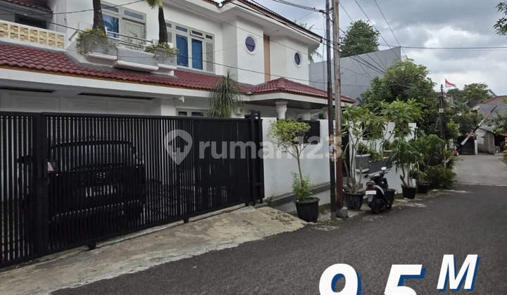 Rumah Siap Huni Kompleks Kebayoran Lama Jakarta Selatan