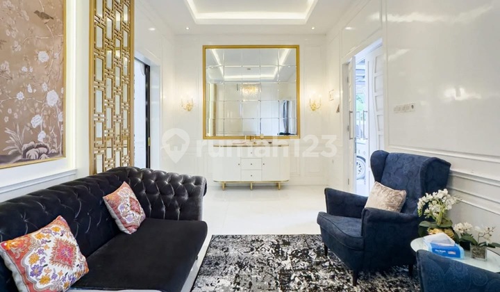 Classic Modern House di Taman Rempoa Tangerang Selatan 2