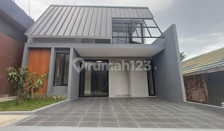 Modern House Cikeas Cibubur Strategically Located Near Highway, LRT & KRL