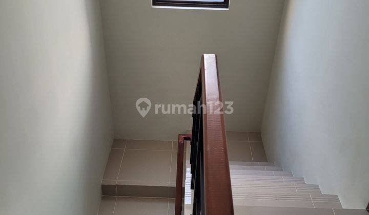 For Rent Rumah baru 2 lantai siap huni di Premier Estate 3.  8