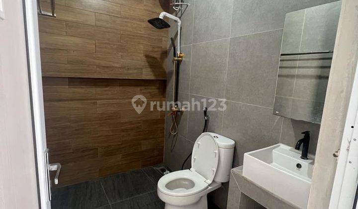 For Rent Rumah 2 lantai di Green Park dekat tol Jatiwarna.    12