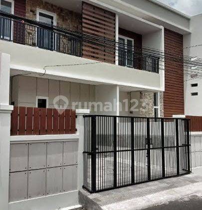 Rumah 2 Lantai Bagus SHM di Cempaka Putih, Jakarta Pusat 1