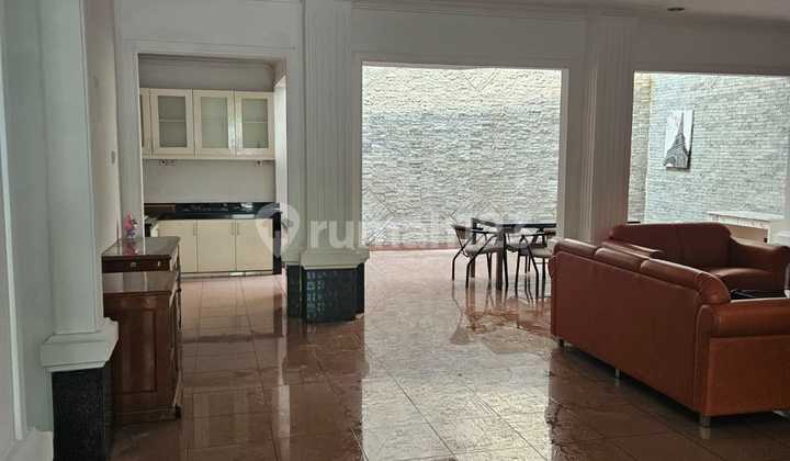 FREE 6 AC! Rumah di Kelapa Gading 4BR Cantik Sudah SHM  2