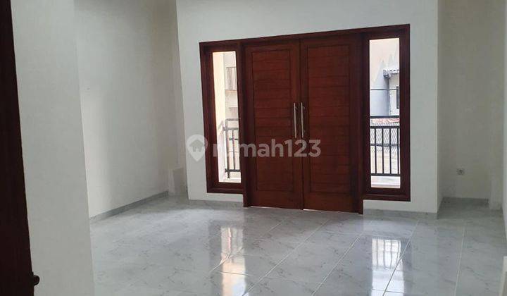 Rumah 2 Lantai Bagus SHM di Kelapa Gading, Jakarta Utara 1