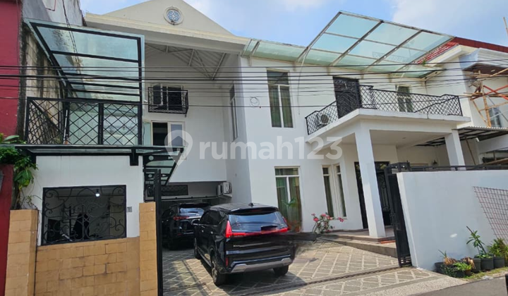 FOR SALE, A HOUSE STILL HABITABLE, SUITABLE FOR AN OFFICE, LOCATED IN TAMAN RADIO DALAM COMPLEX, GANDARIA UTARA, KEBAYORAN BARU, SOUTH JAKARTA 2