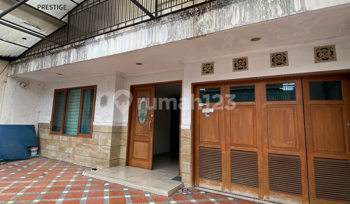 Best!! For Sale, House Still Livable Needs Renovation, Jl. Sungai Sambas Melawai, Blok M, Kebayoran Baru, South Jakarta 2