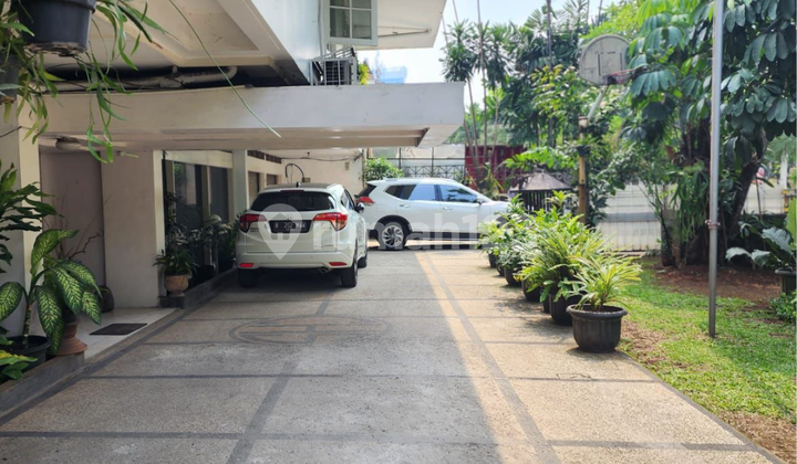 DIJUAL RUMAH USAHA DI JALAN WIJAYA DEKAT SENOPATI 2