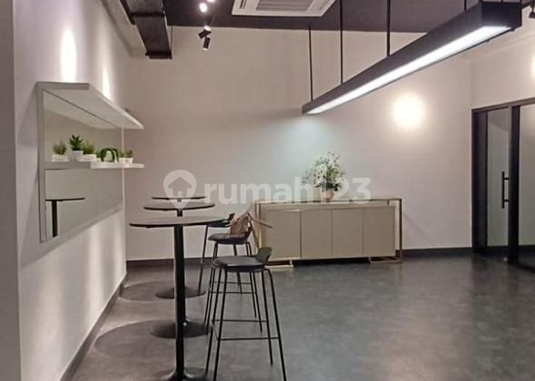 DISEWAKAN RUMAH 2 LANTAI DI PINGGIR JALAN BISA UTK BISNIS USAHA / PERKANTORAN DI PAKUBUWONO JAKARTA SELATAN