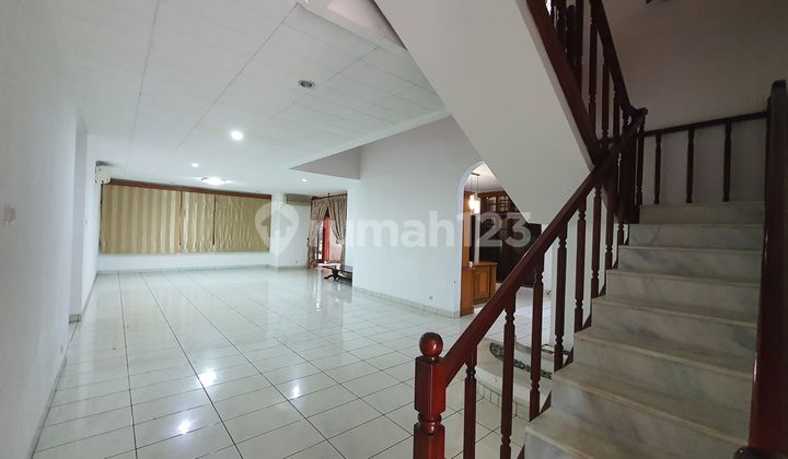 FOR SALE RUMAH LAMA HITUNG TANAH DI MEGA KUNINGAN JAKARTA SELATAN
