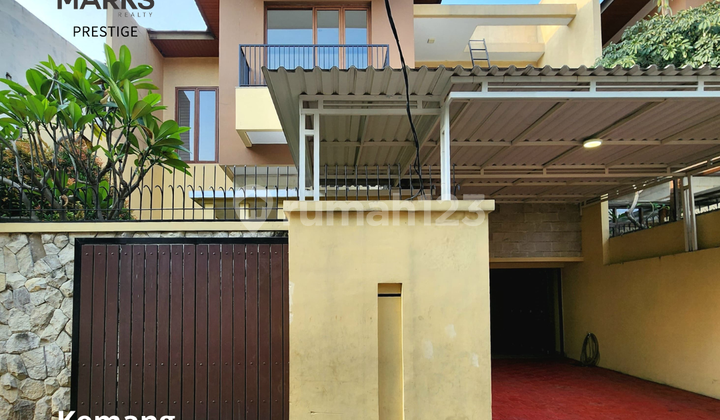 PRICE DROP...!!! For sale, 2.5-story house in Kemang, Flood-free area