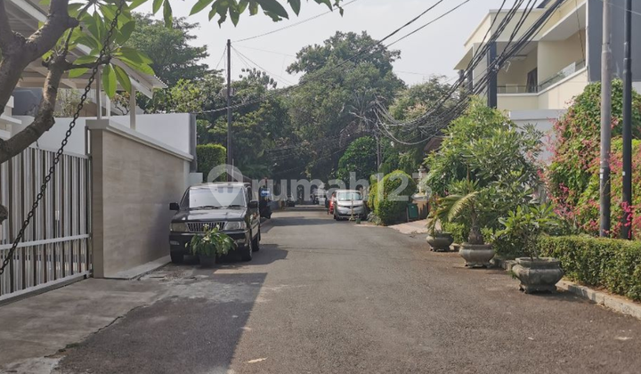 PRICE DROP FOR SALE OLD HOUSE STILL HABITABLE IN TAMAN RADIO COMPOUND IN KEBAYORAN BARU, SOUTH JAKARTA 2