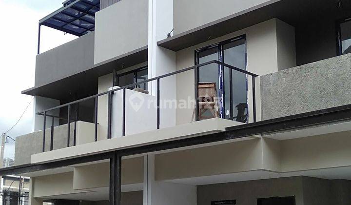 Rumah 3 Lantai Siap Huni Lokasi Strategis di Bintaro  2