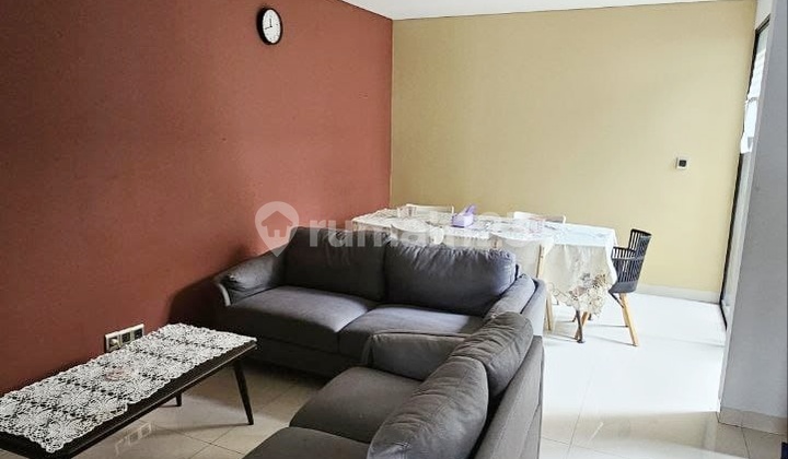 Rumah 2 Lantai Setraduta