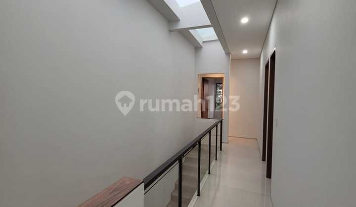 100% Rumah Baru, 2 Unit Rumah 2 Lantai Setraduta 2