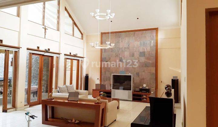 Rumah Natural Minimalis 3 Lantai Setrasari  1