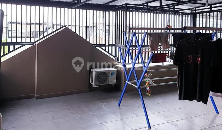 Rumah luas 3 lantai full furnish mewah danlokasi strategis