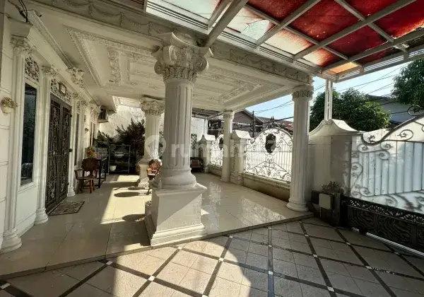 Rumah mewah 2 lantai full furnish daerah gatsu