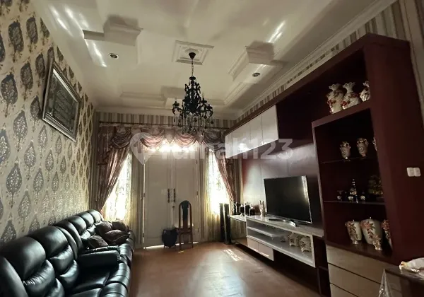 Rumah mewah 2 lantai full furnish daerah gatsu