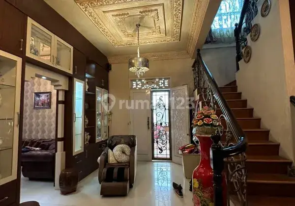 Rumah mewah 2 lantai full furnish daerah gatsu