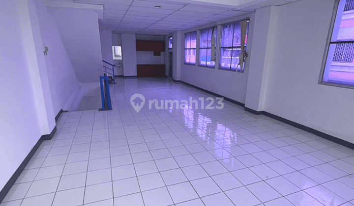 Disewakan Ruko Hoek Baru Renovasi, Cempaka Mas Jakarta Pusat 8