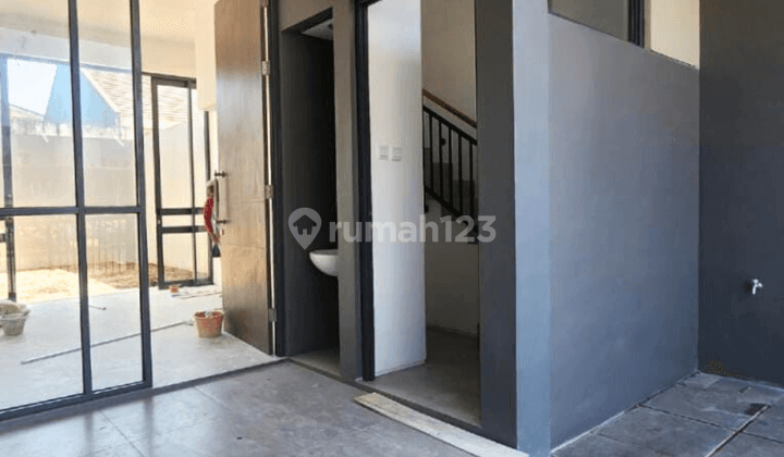 Sewa Rumah Usaha Garden House di Grand Wisata, Bekasi, Jawa Barat 1