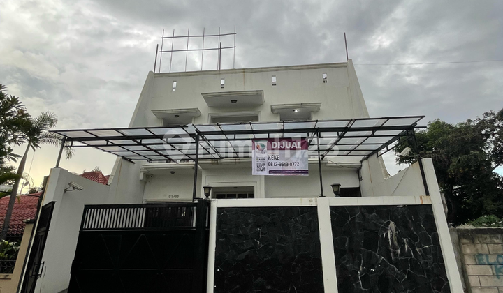 Dijual Rumah 3 Lantai Taman Kedoya Baru Siap Huni, Jakarta Barat 1