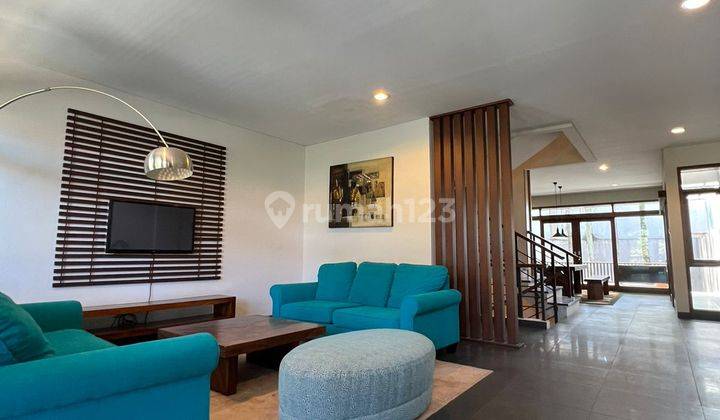 Rumah Bagus Furnished SHM di Setraduta, Bandung 1