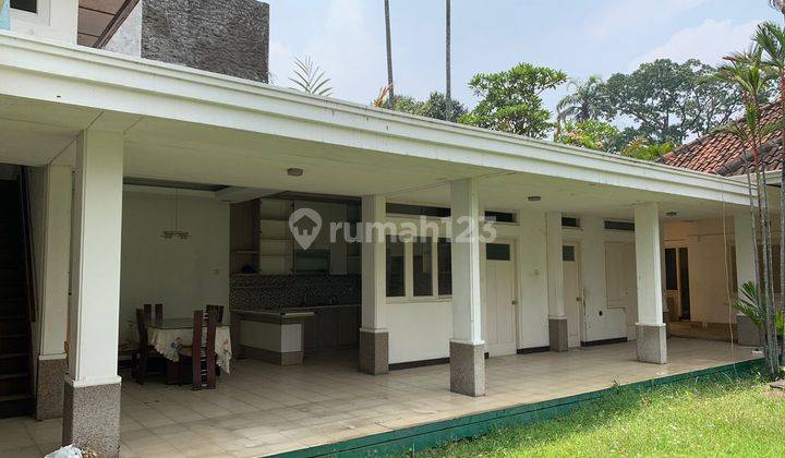 Rumah Bagus Unfurnished SHM di Sayap Dago, Bandung 1