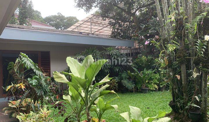 Rumah Bagus Unfurnished SHM di Sayap Dago, Bandung 1