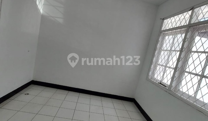 Rumah Bagus Unfurnished SHM di Arcamanik, Bandung 4