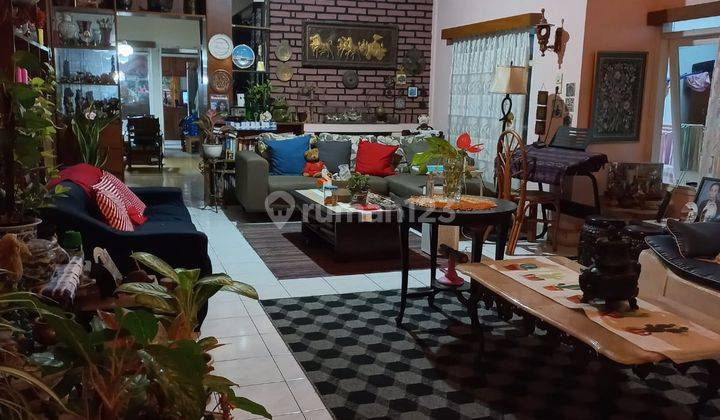 Rumah Bagus Unfurnished SHM di Dago, Bandung 1