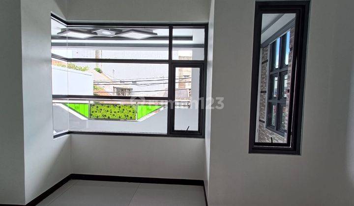 Rumah 2 Lantai Bagus Unfurnished SHM di Sayap Otista, Bandung 2